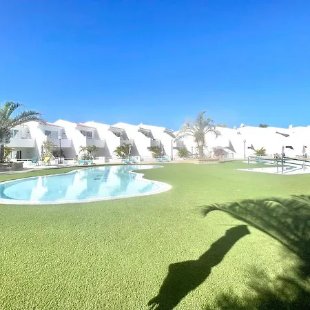 Apartment With Beautiful View, Wifi, Pool, Tenerife South *