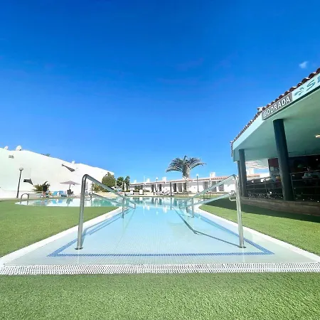 Apartment With Beautiful View, Wifi, Pool, Tenerife South アパート *