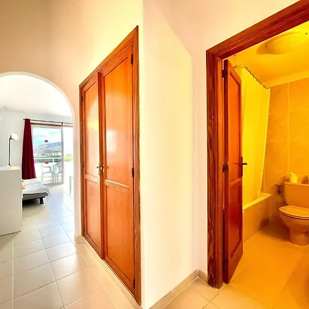 Apartment With Beautiful View, Wifi, Pool, Tenerife South *